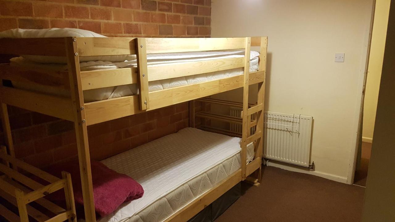 'Yellow Wood Micro Hostel-Eco Urban Bothy Style Very Basic But Cosy Redecorating But Cheap & Friendly Quiet Time Lockout 11Pm-7Am Bring Towel Or Hire 布雷肯 外观 照片