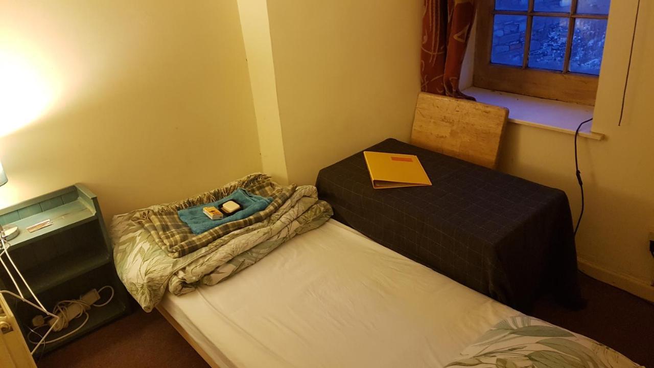 'Yellow Wood Micro Hostel-Eco Urban Bothy Style Very Basic But Cosy Redecorating But Cheap & Friendly Quiet Time Lockout 11Pm-7Am Bring Towel Or Hire 布雷肯 外观 照片