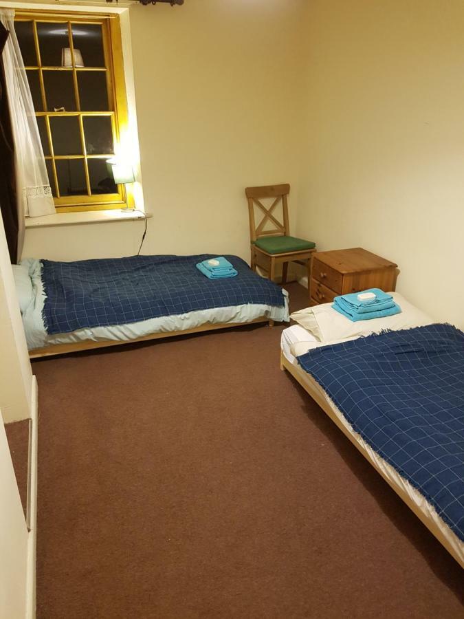 'Yellow Wood Micro Hostel-Eco Urban Bothy Style Very Basic But Cosy Redecorating But Cheap & Friendly Quiet Time Lockout 11Pm-7Am Bring Towel Or Hire 布雷肯 外观 照片