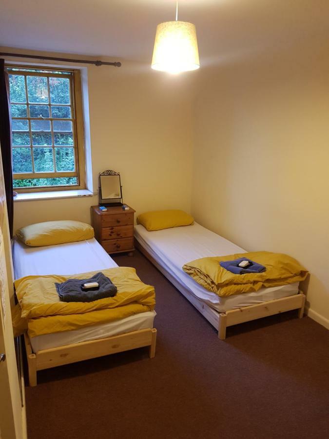 'Yellow Wood Micro Hostel-Eco Urban Bothy Style Very Basic But Cosy Redecorating But Cheap & Friendly Quiet Time Lockout 11Pm-7Am Bring Towel Or Hire 布雷肯 外观 照片